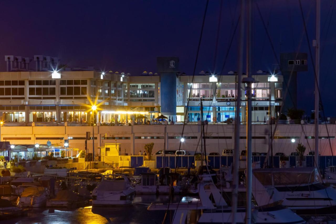 Radazul Marina Seafront 5 Apartment Bagian luar foto